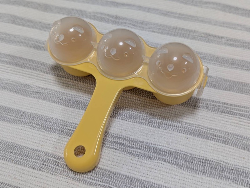 100円ショップのおにぎりメーカー。ひとくちサイズのおにぎりが3つ作れる
